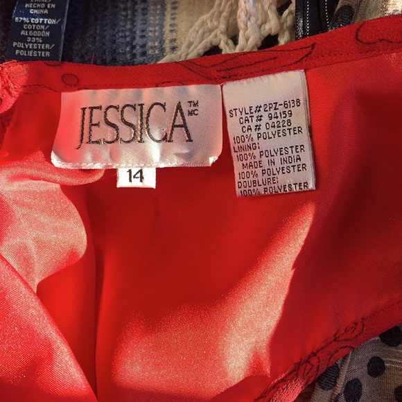 Pretty red dress - Picture 4 of 4